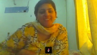 Lahori housewife Saba showing big boobs on webcam