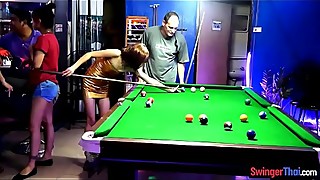 Petite Thai hooker wife goes with stranger short time